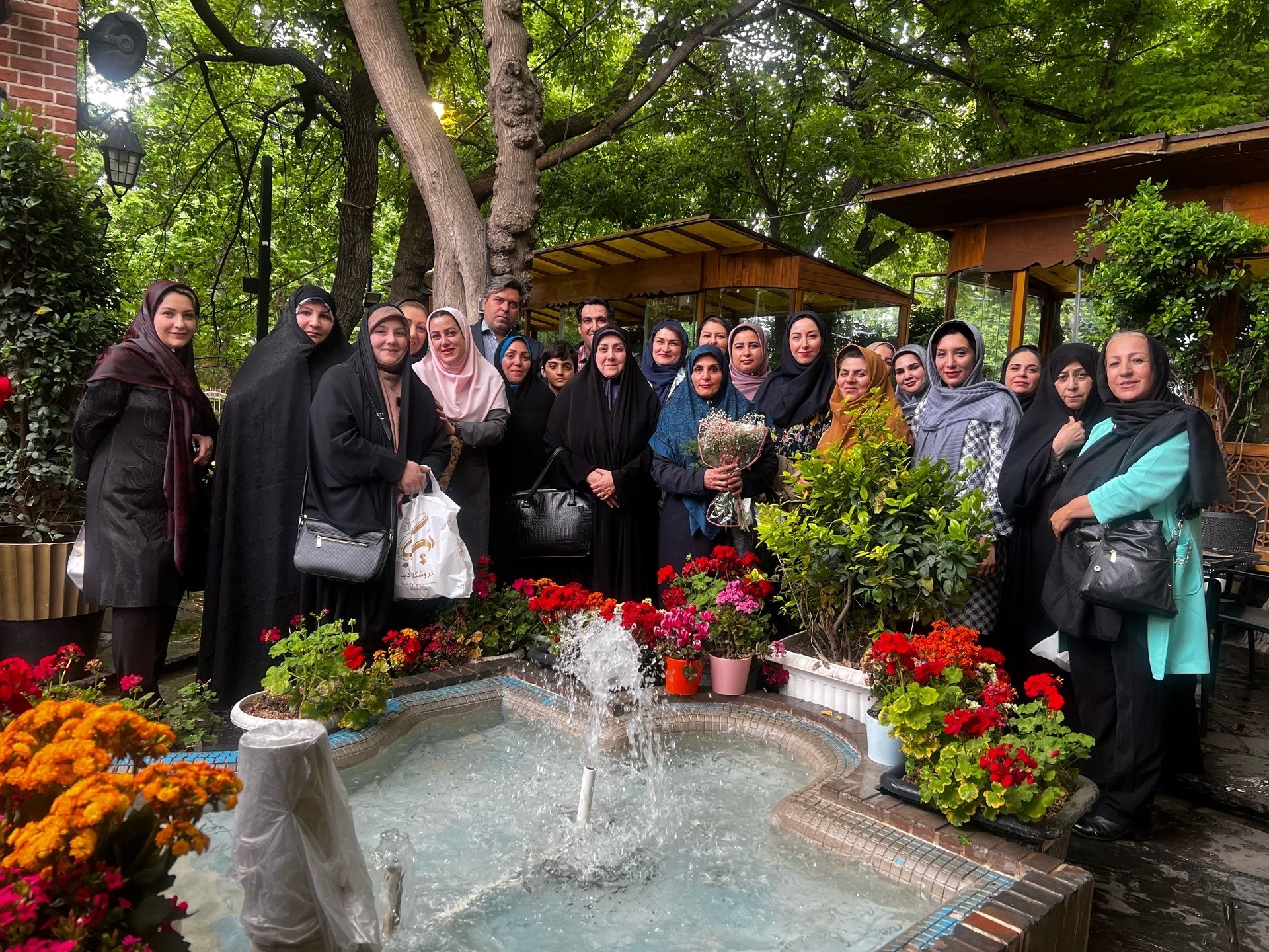 کادر آموزشی، پرورشی و اداری دبستان آل طه